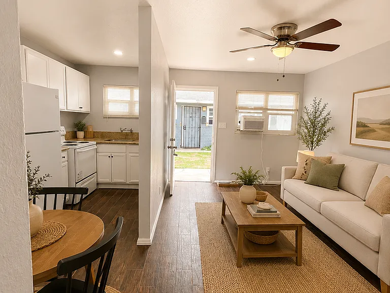 150 N Calaveras St — Photo 4