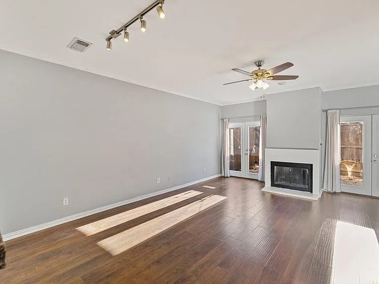 3818 N Hall St #125 — Photo 2