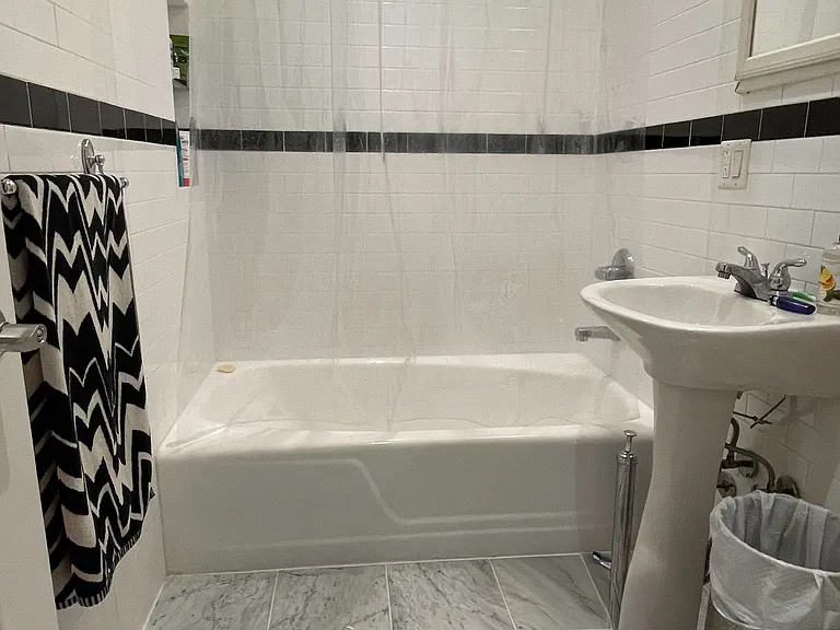 415 Argyle Rd #6R — Photo 7