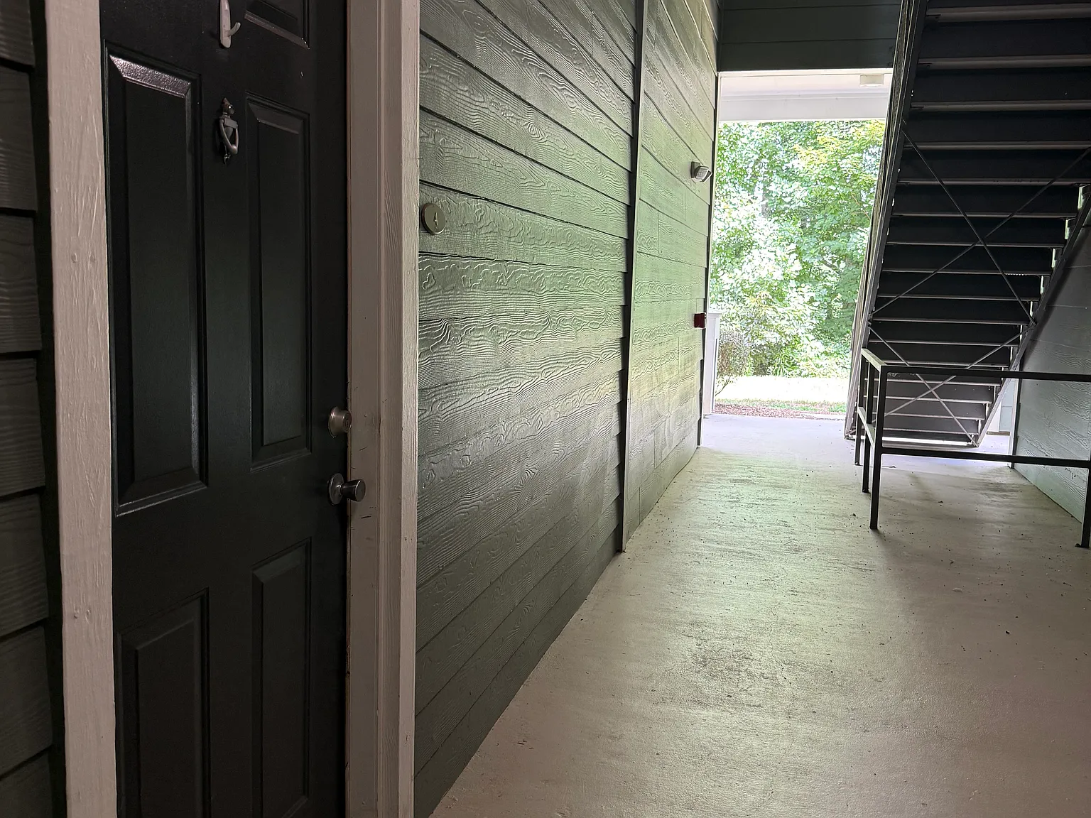 2 BD/ 2 BA Terrace Level — Photo 2