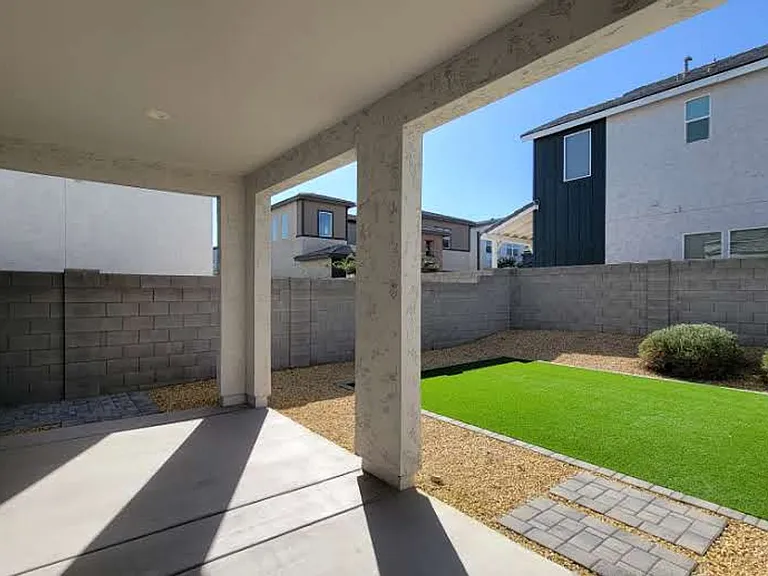 15733 W Polk St — Photo 29