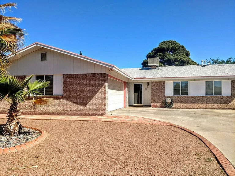 10805 Hitchcock Ave — Photo 3