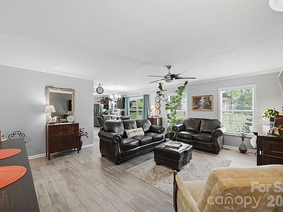 4th image of 2104 Sheffield Ct NW