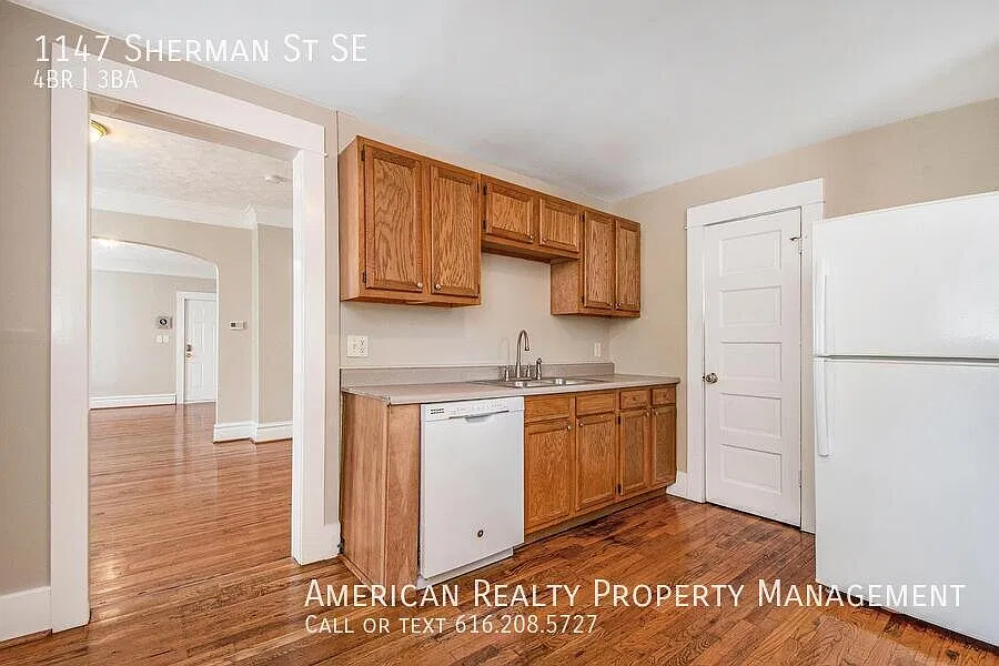 4 bed, 2.5 bath, 1468 sqft, $2,600 — Photo 3