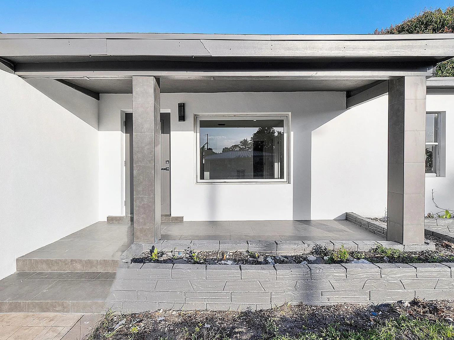 5160 NE 1st Ave — Photo 2