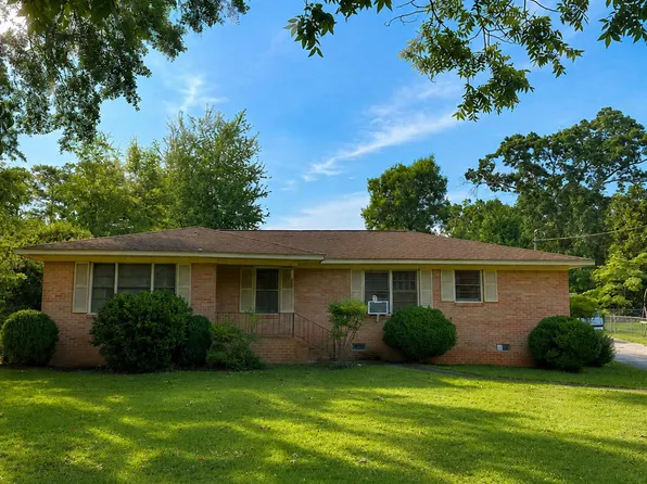 24 Laurel Dr, Hartwell, GA 30643