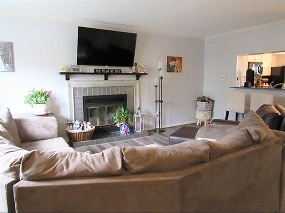 2nd image of 9169 Dominion Cir