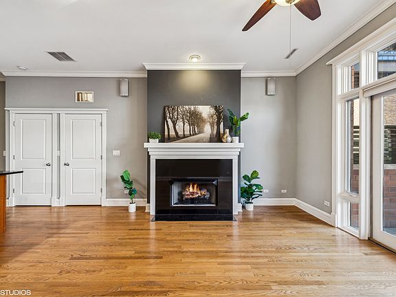 4th image of 800 W Cornelia Ave APT 206