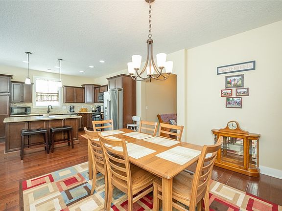 5th image of 825 Wolf Creek Dr