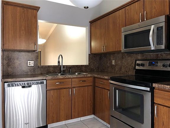 5th image of 129 Pine Island Cir