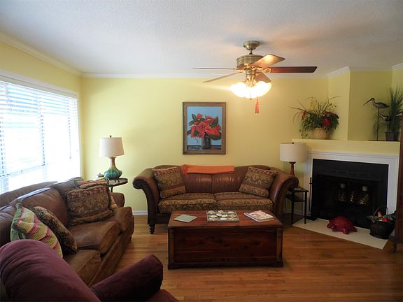4th image of 211 Pelican Pl