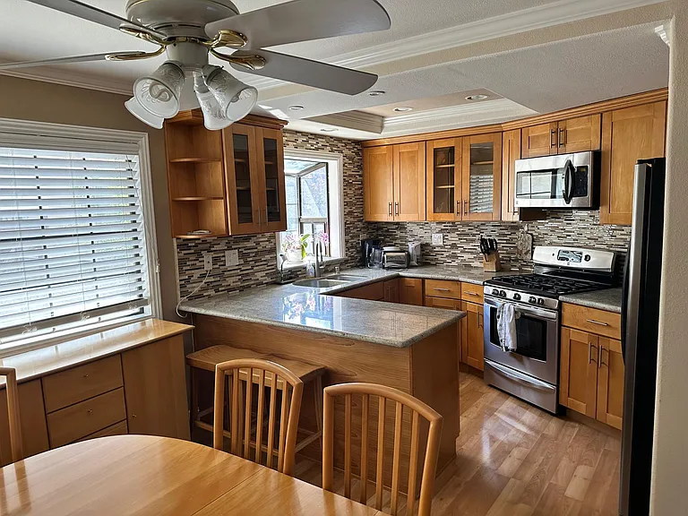 119 Dot Ave — Photo 5
