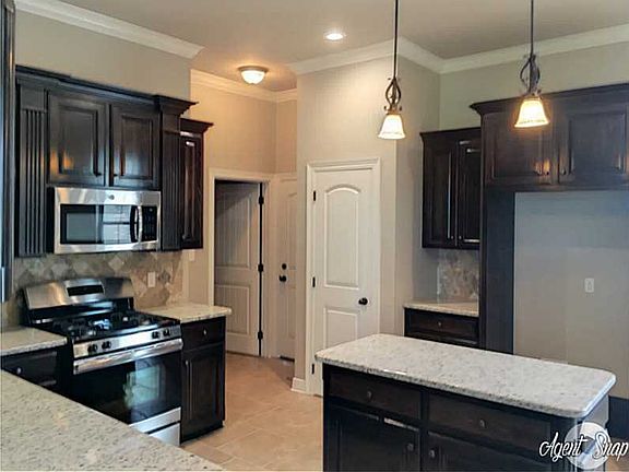 3rd image of 1006 Green Wood Cir