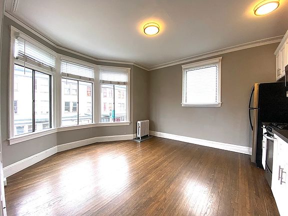 4th image of 2055 Polk St #9