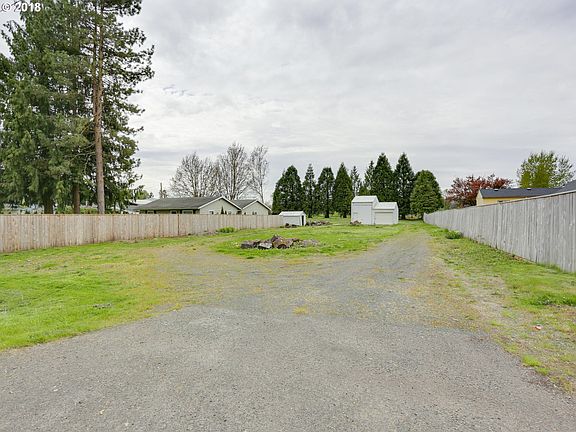 4th image of 17600 NE 122nd Ave