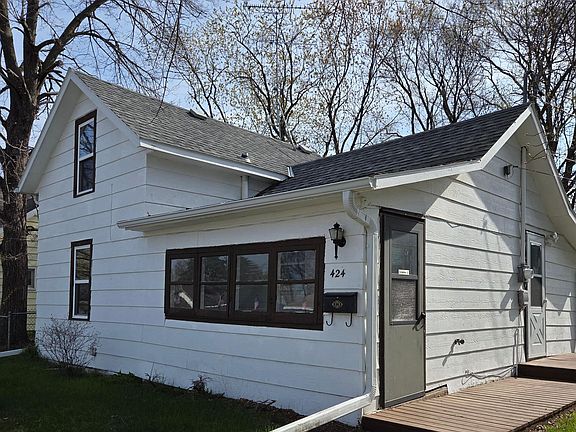 2nd image of 424 23rd Ave N