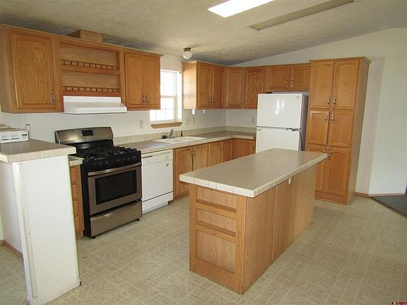 3rd image of 848 Clay Street