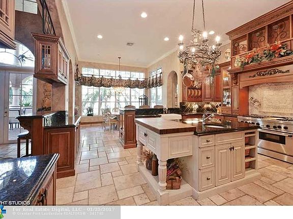 5th image of 8325 NW 60th Pl