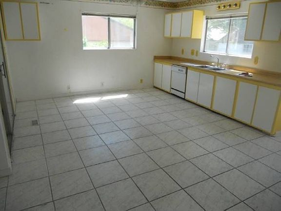3rd image of 539 S Jeremy St