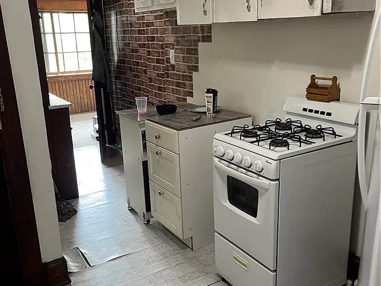 707 Southport St — Photo 9