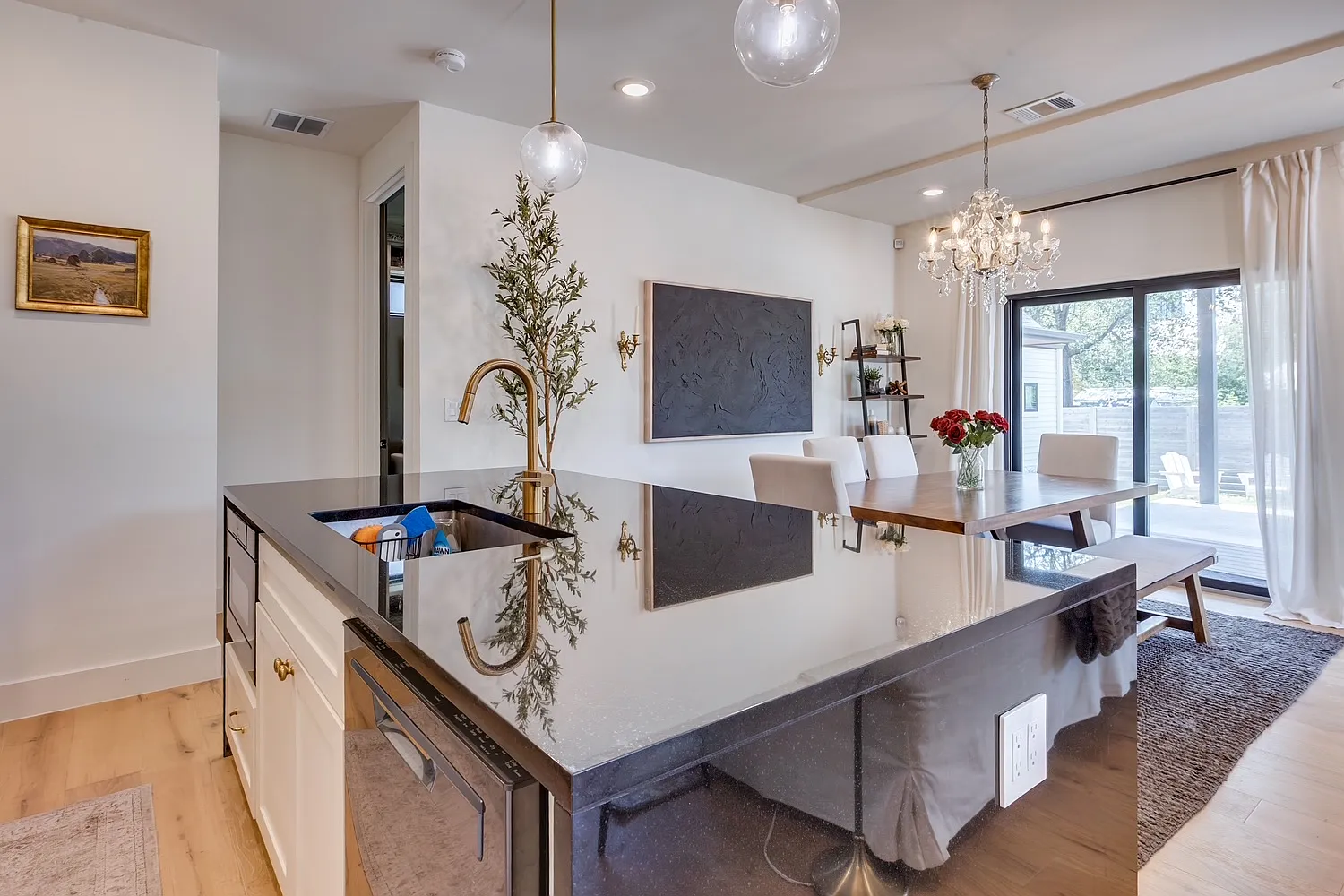 2 bed, 1150 sqft, $3,775 — Photo 4