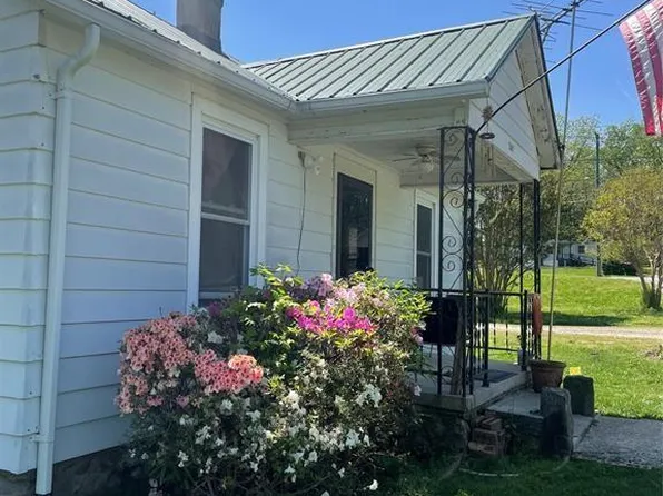 2547 2nd Ave SW, Hickory, NC 28602