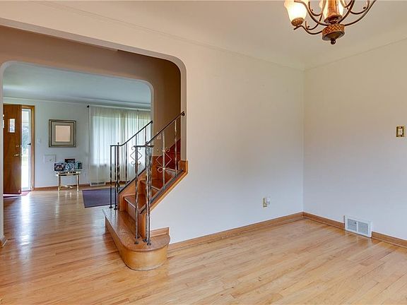 2nd image of 1831 Sunset Dr