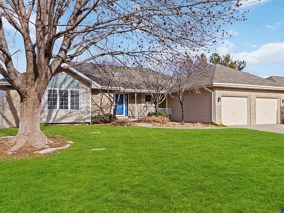 2nd image of 3912 Village Ct