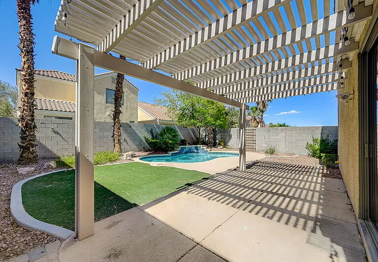9152 Kentwell Ave — Photo 47