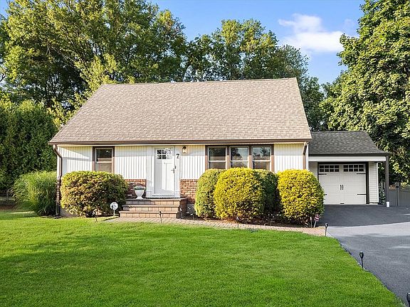 2nd image of 7 Linden Ct