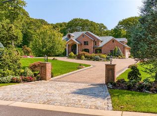 14 Glenby Ln, Glen Head, NY 11545