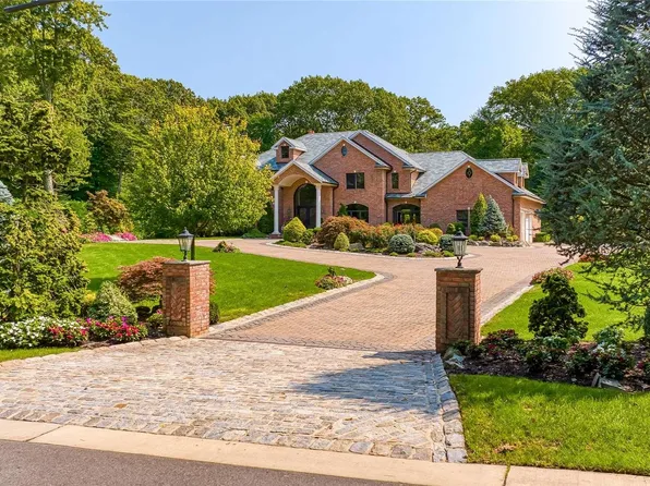 14 Glenby Lane, Brookville, NY 11545