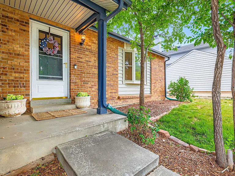 7016 S Dahlia St — Photo 3