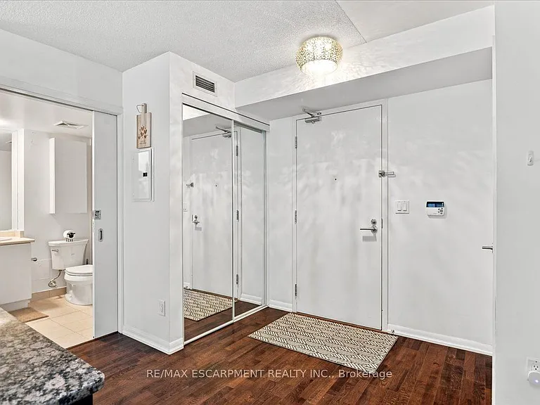 209 Fort York Blvd #676 — Photo 2