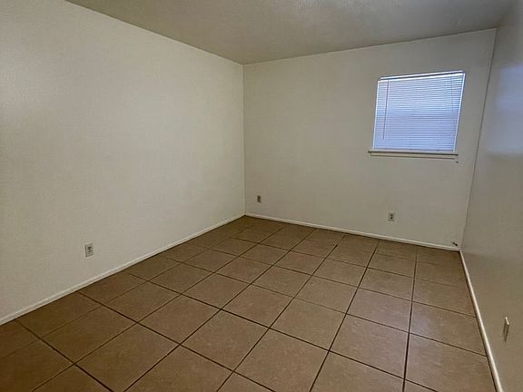 3rd image of 1825 Payne St Unit 2