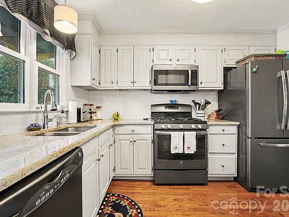 4th image of 421 Windsor Ln