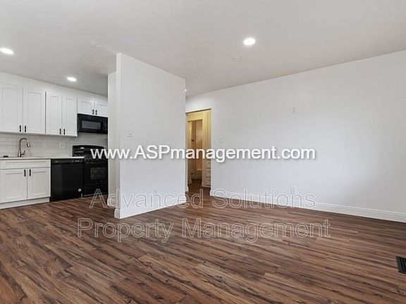 5th image of 2554 S Park St Unit D