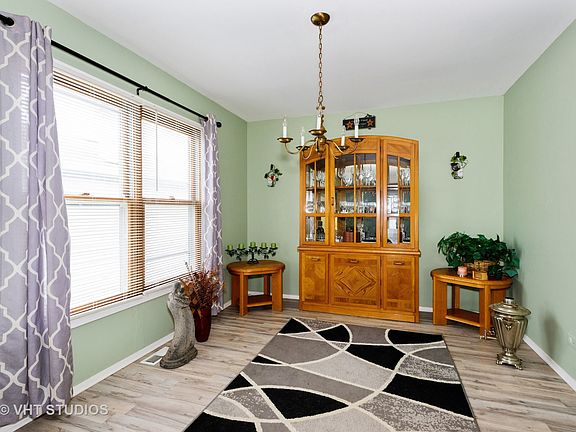 3rd image of 161 Warwick Dr