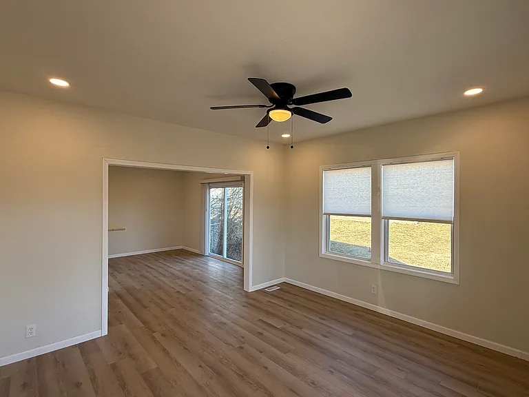 211 Frisco St — Photo 2