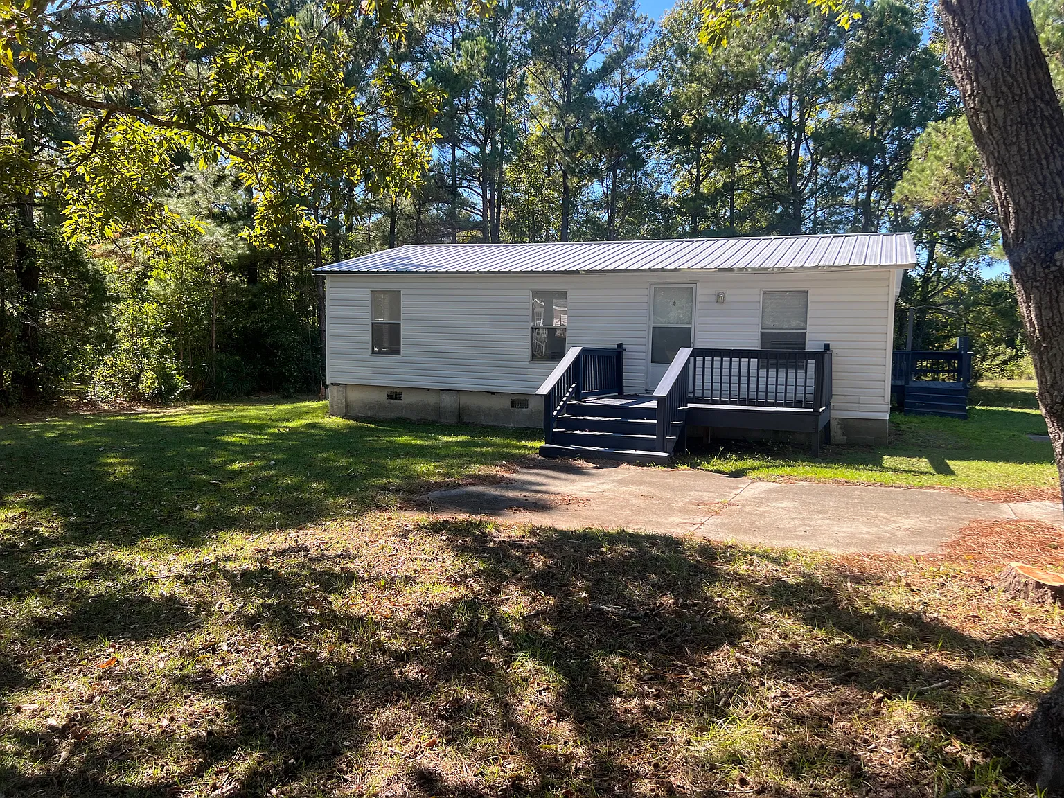 3 bed, 1.5 bath, 1053 sqft, $950 — Photo 1