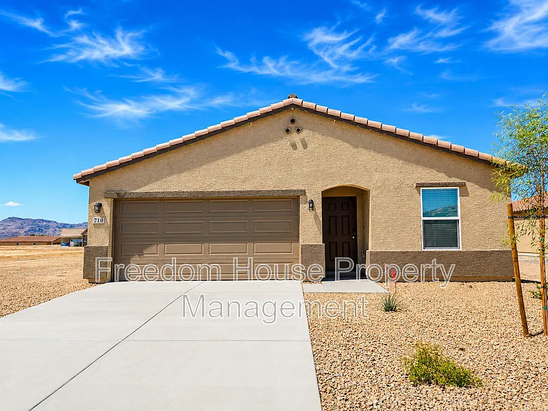 3 bed, 2.0 bath, 1290 sqft, $1,926 — Photo 1