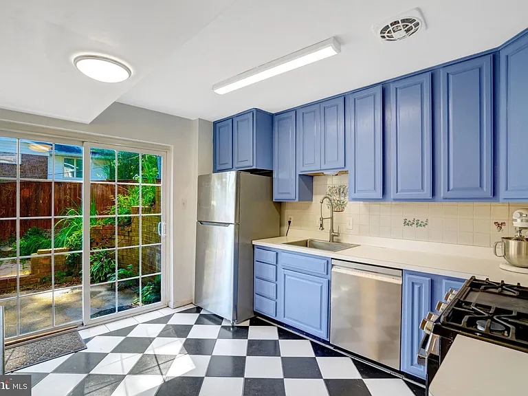 8527 Parliament Dr — Photo 6