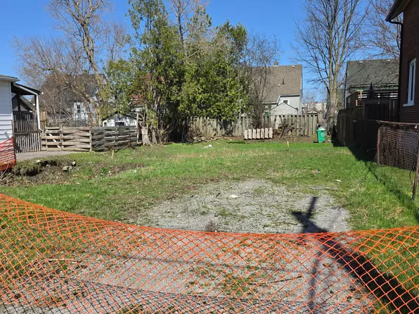 434 Edison Ave, Peterborough, ON K9J 4G3