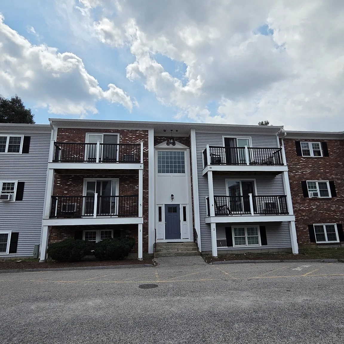 2 bed, 1.0 bath, 895 sqft, $2,750 — Photo 1
