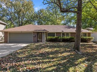 2818 Belle Haven Dr, Lawrence, KS 66046
