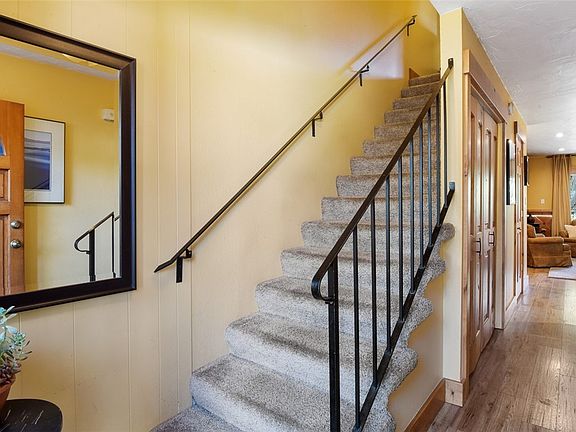 3rd image of 837 Southwood Blvd #17