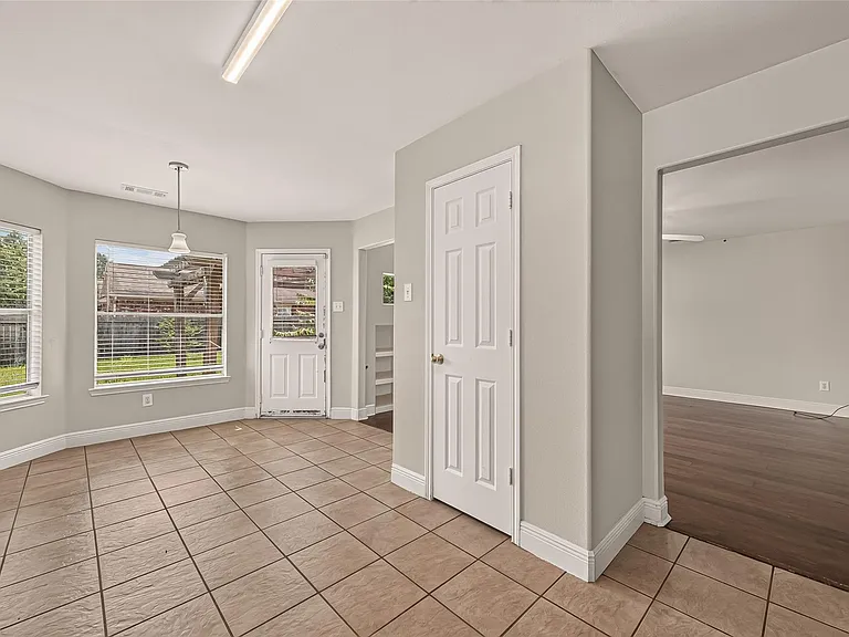18203 Winding Timbers Ln — Photo 13