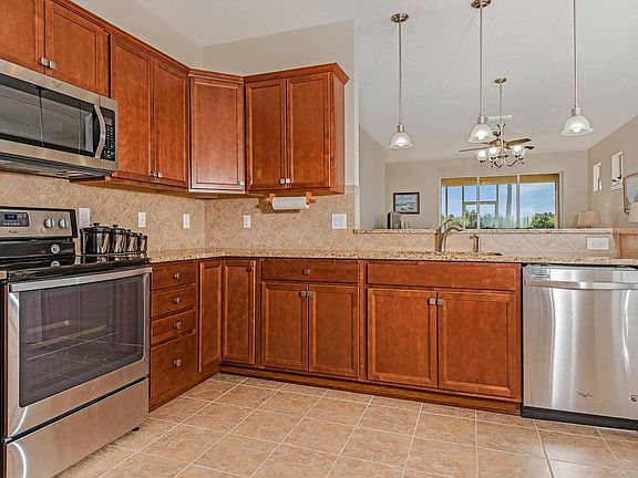 4th image of 255 Monaco Pl