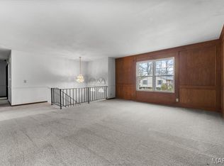 31 Parkview Dr, Saint Peters, MO 63376