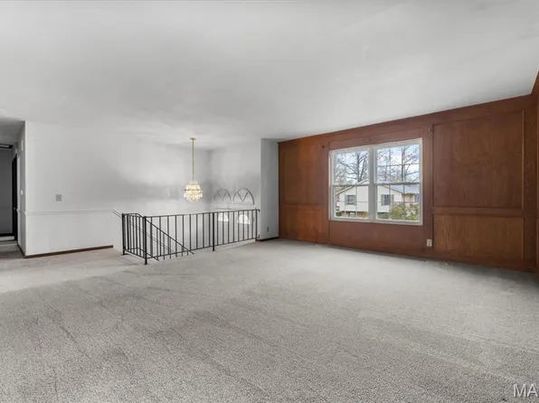 31 Parkview Dr, Saint Peters, MO 63376